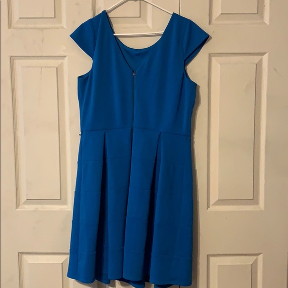 Women’s Dress - Picture 3 of 3